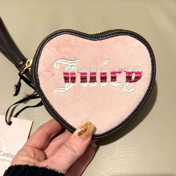 NWT Juicy Couture Retro Mini Heart Zip Around Wallet - Picture 1 of 7